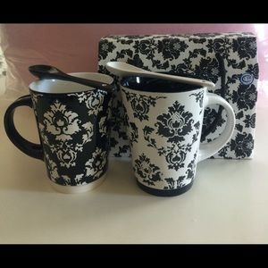 Set of 2 beautiful mugs with spoons